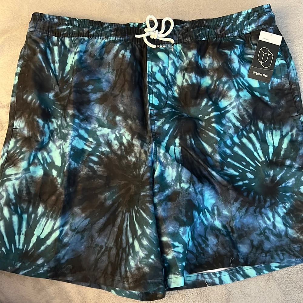 Men’s swim trunks